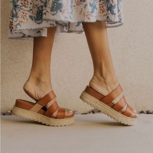 MIA Kaz Platform Sandal size 6